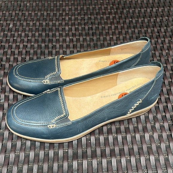 SOFTSPOTS Women’s Blue Slip-on Flats Comfort Leather Shoe Sz. 9N - Picture 4 of 9